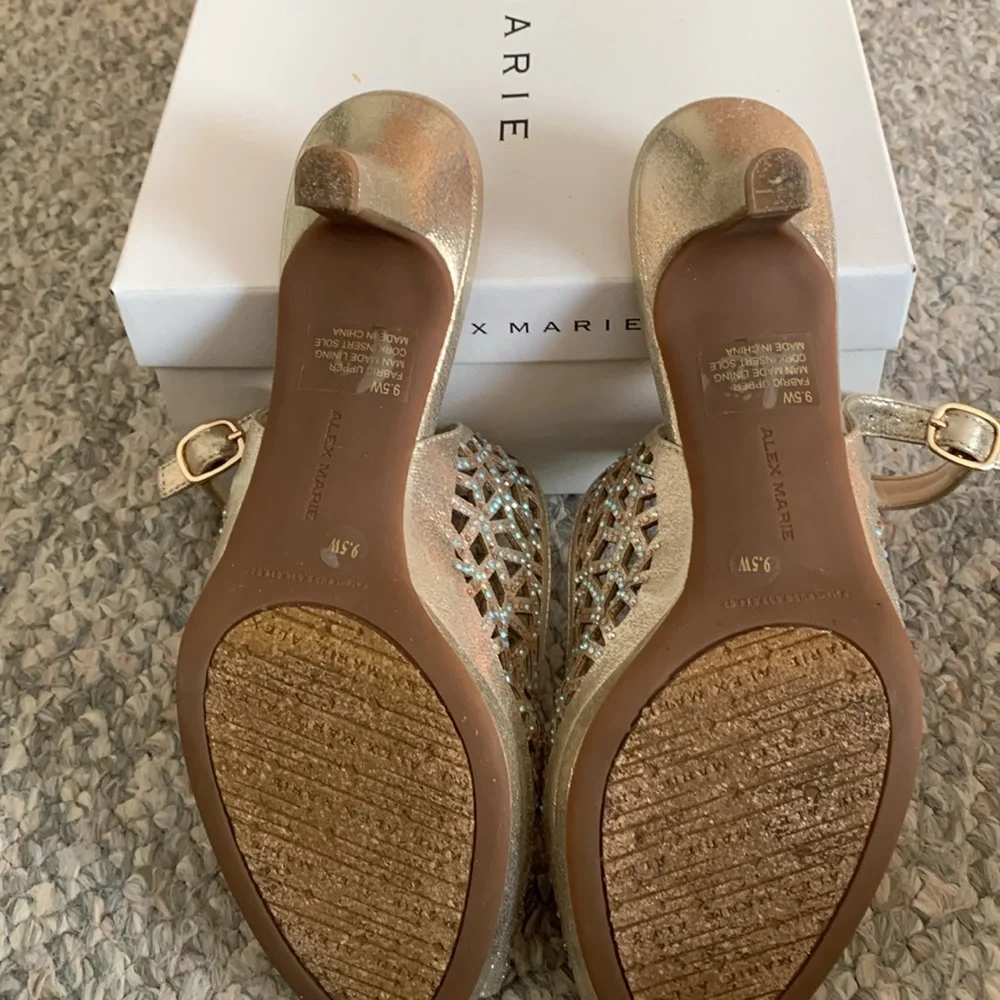Alex Marie Gold 2 1/2” Heels with Intricate Cutout Design EUC